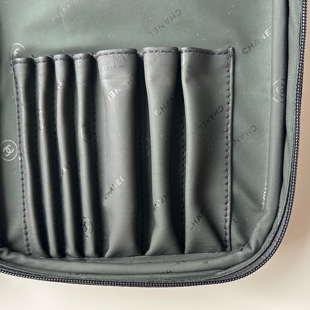 CHANEL Black Case for Makeup Brushes - Picture 8 of 11